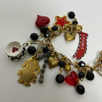 Vintage 1939 NY World Fair Pin and Charm Bracelet (88)