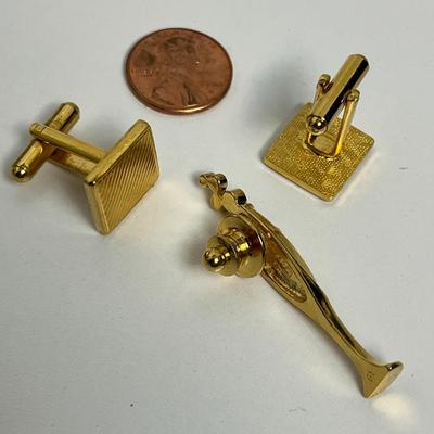 Hormilton Gold Watch, Gold Cufflinks, and Champagne Pin (89)