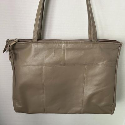 Tan Purse (113)