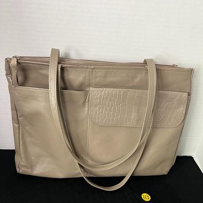 Tan Purse (113)