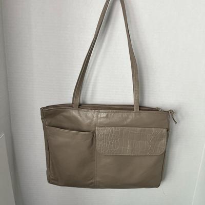 Tan Purse (113)