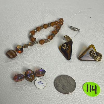 Vintage Amber Pin, Amber Beaded Necklace, Bracelet, and Earrings (114)