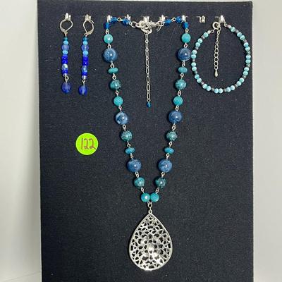 Blue Beaded Pendant Necklace, Earrings, and Bracelet (122)