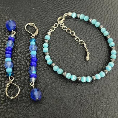 Blue Beaded Pendant Necklace, Earrings, and Bracelet (122)