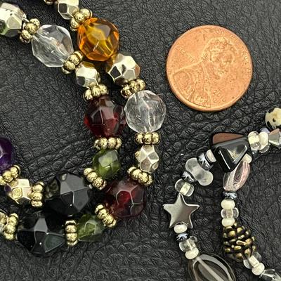 Beaded & Gold Necklace, Bracelet, and Earrings (124)