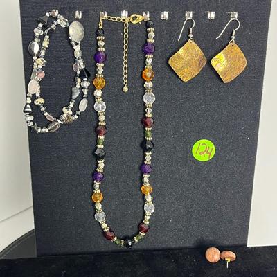 Beaded & Gold Necklace, Bracelet, and Earrings (124)