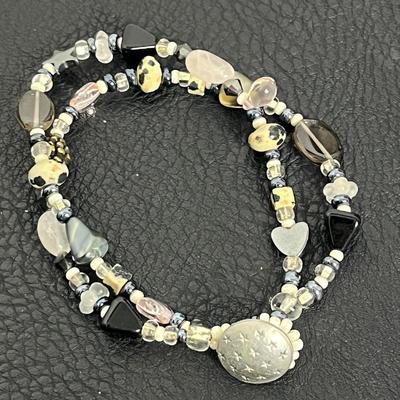 Beaded & Gold Necklace, Bracelet, and Earrings (124)