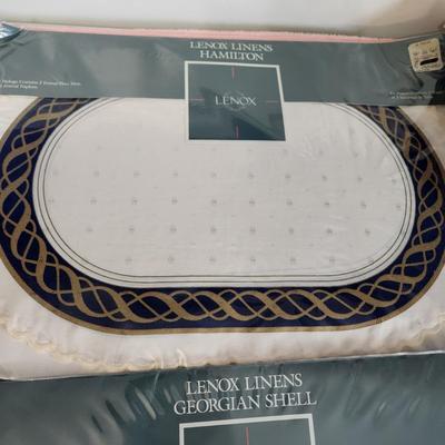Lenox Linens Table cloth 56x86 16 Napkins 2 pack 2 Place mats