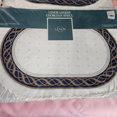Lenox Linens Table cloth 56x86 16 Napkins 2 pack 2 Place mats