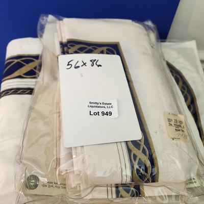 Lenox Linens Table cloth 56x86 16 Napkins 2 pack 2 Place mats