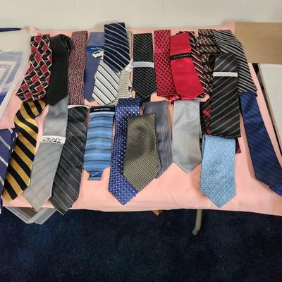 Large Lot of Men's Neckties Many New w Tags