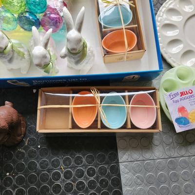 Large Easter Holiday Decor Lot Baskets, Eggs, Rabbits , Egg trays, Hallmark95