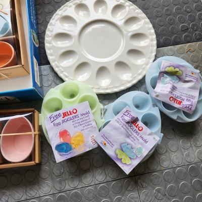 Large Easter Holiday Decor Lot Baskets, Eggs, Rabbits , Egg trays, Hallmark95