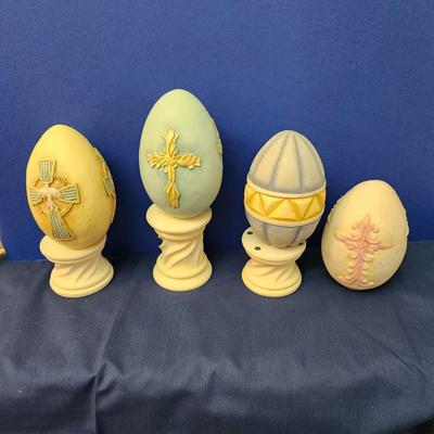 2005 2006 Tom Herold for Demdaco Easter Eggs with Stands