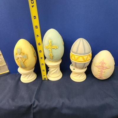 2005 2006 Tom Herold for Demdaco Easter Eggs with Stands