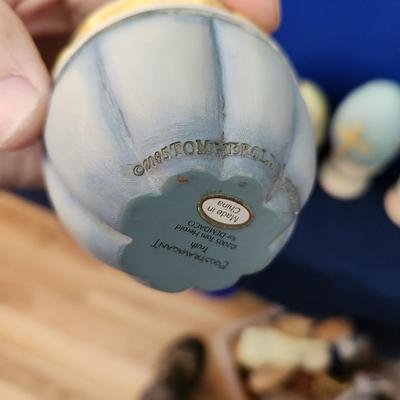 2005 2006 Tom Herold for Demdaco Easter Eggs with Stands