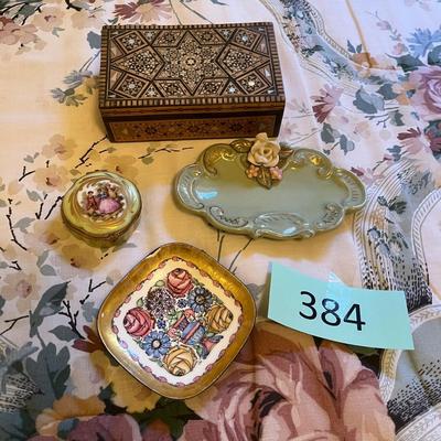 Lot of neat decor