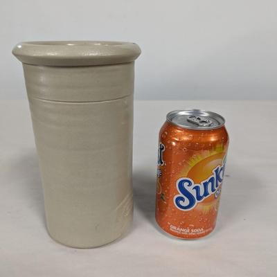 Williamsburg Pottery Container