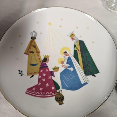 Kitchen Decor Plates & Glasses