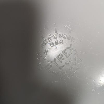 2 1/2 Qt Pyrex Dish