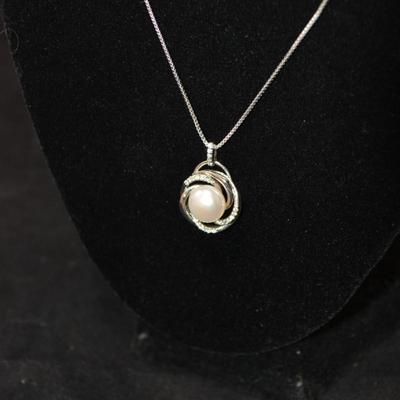 925 Sterling Box Chain w/ 925 Cultured Pearl & Diamond Chip Pendant 18â€, 5.4g