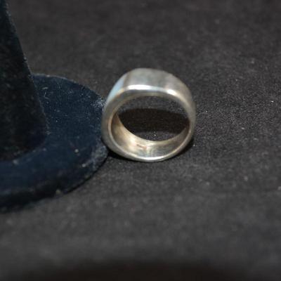 925 Sterling Ring w/ Mother of Pearl Size 7, 8.0g