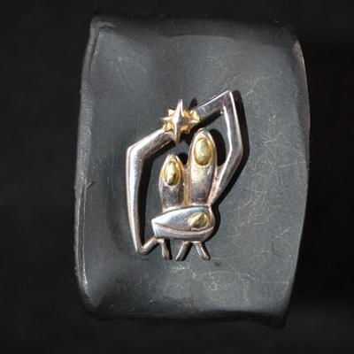 925 Sterling Nativity Pin w/ 10k Overlay 4.5g