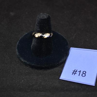 925 Sterling Ring w/ Onyx & Mother of Pearl Size 7, 3.1g