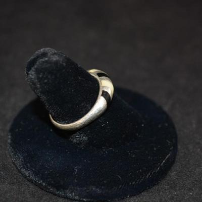 925 Sterling Ring w/ Onyx & Mother of Pearl Size 7, 3.1g