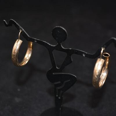10k Gold Etched Hoop Earrings 2.6g