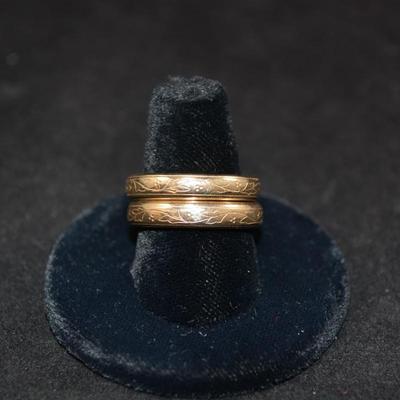 10k Gold Etched Hoop Earrings 2.6g