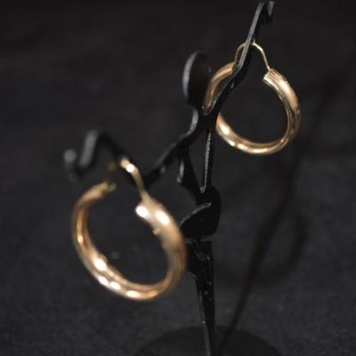 10k Gold Etched Hoop Earrings 2.6g