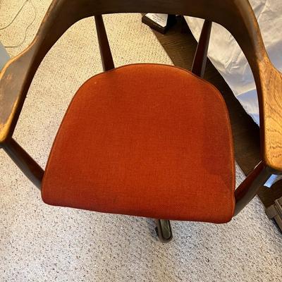 Vintage Swivel/Tilt Wooden Office Chair (O-RG)
