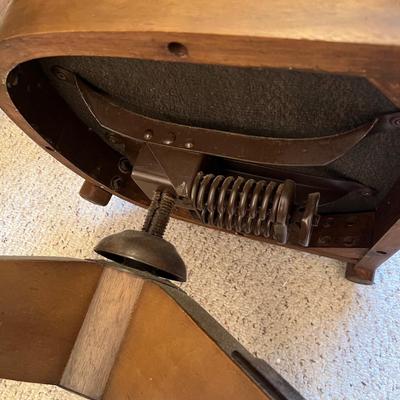 Vintage Swivel/Tilt Wooden Office Chair (O-RG)