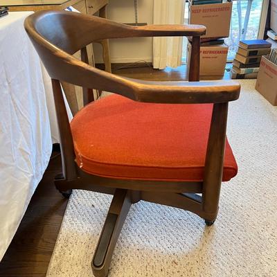 Vintage Swivel/Tilt Wooden Office Chair (O-RG)