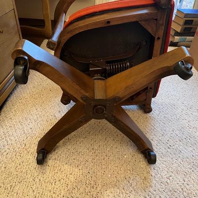 Vintage Swivel/Tilt Wooden Office Chair (O-RG)