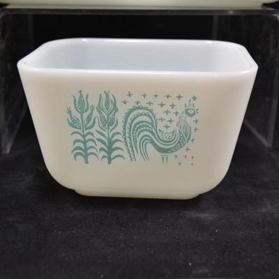 Set of 4 Vintage PYREX â€œAmish Butterprintâ€ Refrigerator Dishes w/ Lids