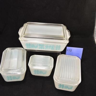 Set of 4 Vintage PYREX â€œAmish Butterprintâ€ Refrigerator Dishes w/ Lids
