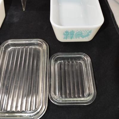 Set of 4 Vintage PYREX â€œAmish Butterprintâ€ Refrigerator Dishes w/ Lids