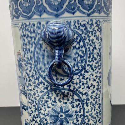 C. 1900 Antique Chinese Blue and White pot / Lid