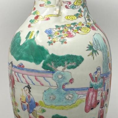 c. 1900 Antique Chinese Famille rose vase