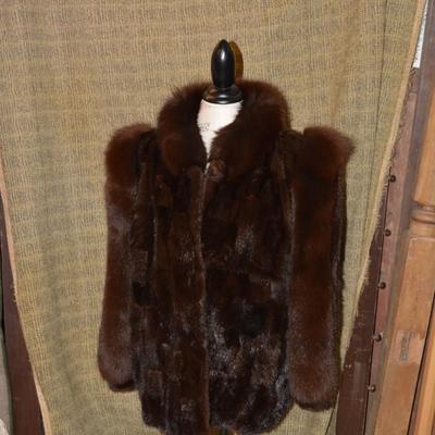 Beautiful Vintage Genuine Fur Coat Size M/L
