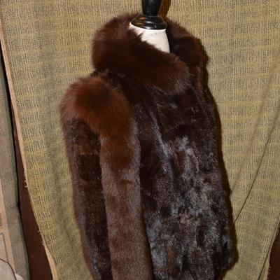 Beautiful Vintage Genuine Fur Coat Size M/L