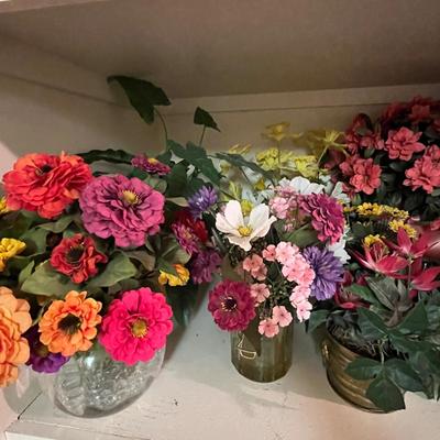 Lot of floral arrangements