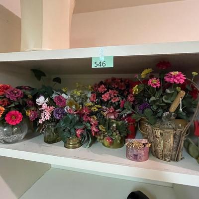 Lot of floral arrangements