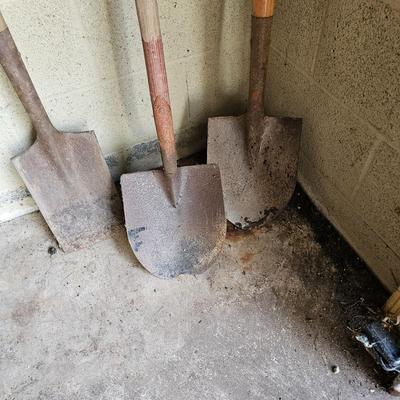 Assorted Garden & Yard Tools (G-JS)