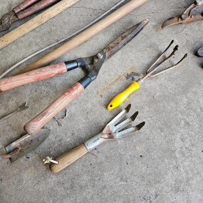 Assorted Garden & Yard Tools (G-JS)