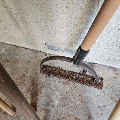 Assorted Garden & Yard Tools (G-JS)