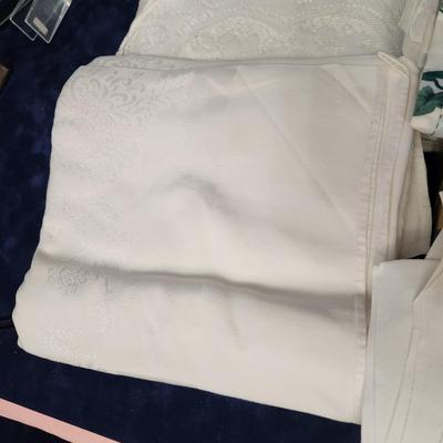 Large Linen Lot New Twin bedding Table Covers , Place mats