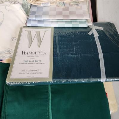 Large lot of Linens Table Covers, Place mats , White House Fabric Twin Flat sheets